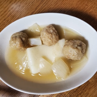 肉団子と新玉ねぎと餅の煮物